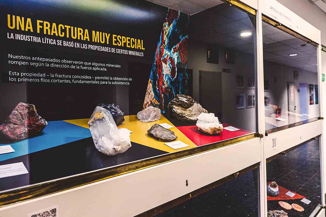 La Facultad de Ciencias Geológicas de la UCM inaugura la exposición “Minerales y humanidad"