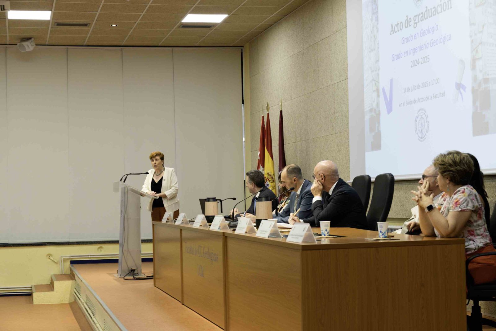 La Presidenta felicita a los nuevos egresados 2025 de la Facultad de Ciencias Geológicas de la UCM La Presidenta felicita a los nuevos egresados 2025 de la Facultad de Ciencias Geológicas de la UCM
