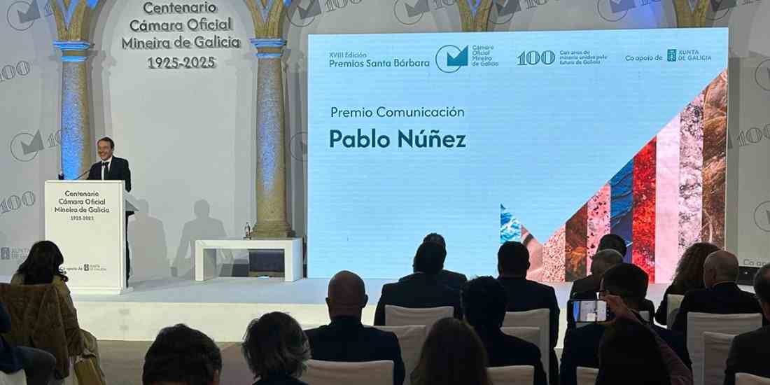 Pablo Núñez recibe el Premio Santa Bárbara por su labor en comunicación y divulgación de las geociencias