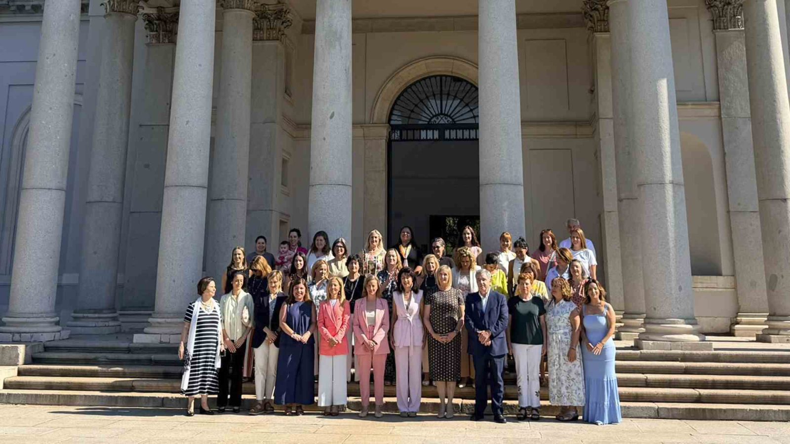 La presidenta del ICOG reivindica la presencia de la ciencia y de las mujeres en el debate público